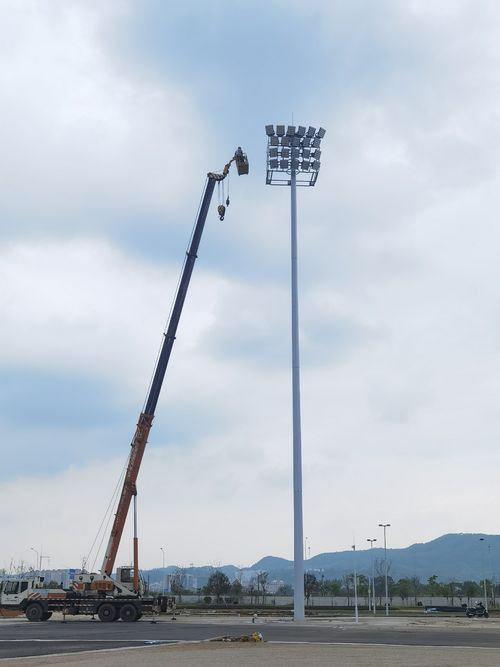 Laatste bedrijfscasus over 1250W hoogmastlichtinstallatie voor voetbalveld